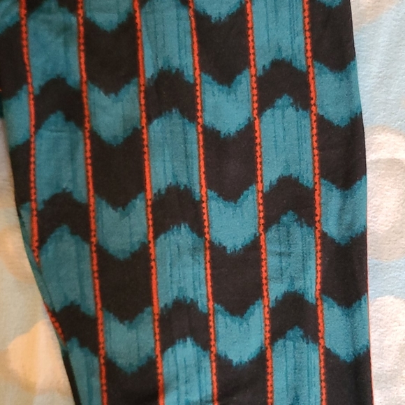LulaRoe leggings - Picture 3 of 3